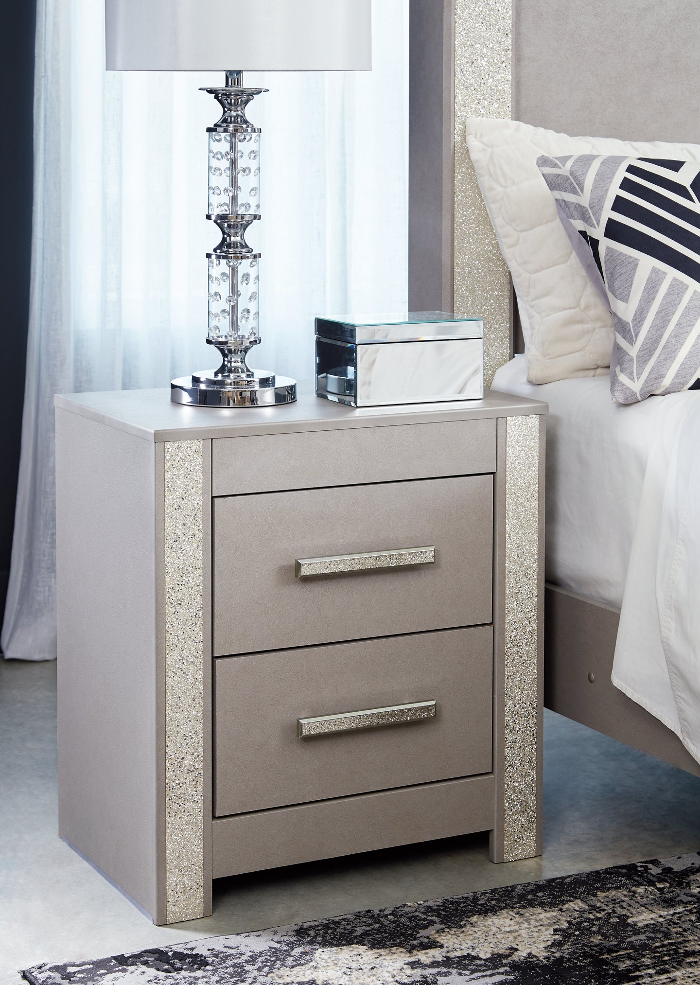 Surancha Queen/Full Panel Headboard with Mirrored Dresser and Nightstand